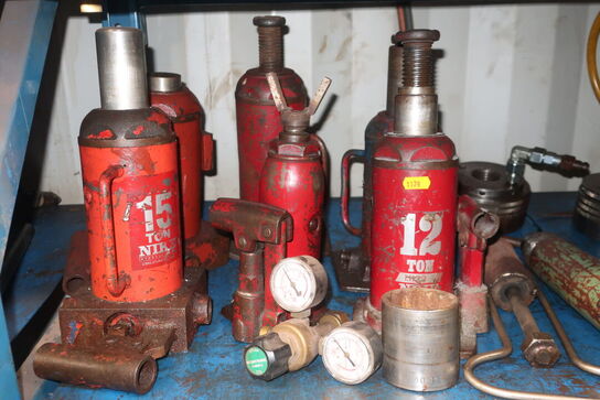 Hydraulisk håndpumpe m.m.