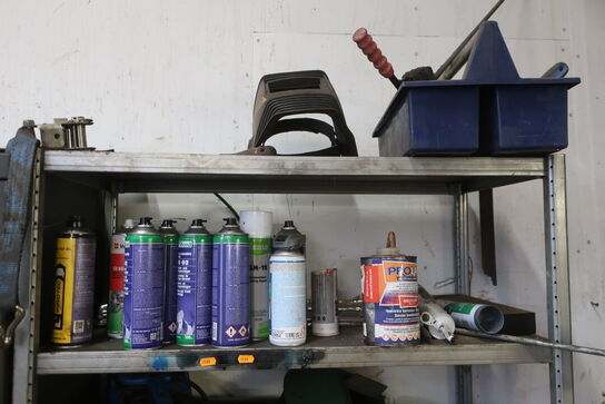 Lagerreol med indhold