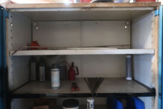 Stålskab med indhold