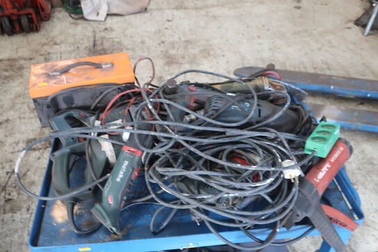 Opbevaringsvogn med indhold