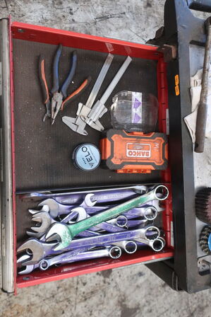 Værktøjsvogn med div. Værktøj