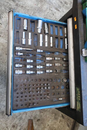 Værktøjsvogn med div. Værktøj