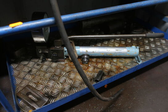 Hydraulisk håndpumpe m.m.