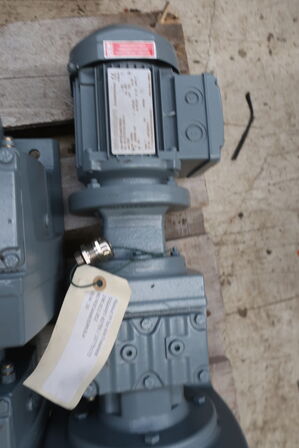 Motor SEW EURODRIVE R67 R37 AM63 DR63L4