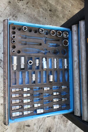 Værktøjsvogn med div. Værktøj