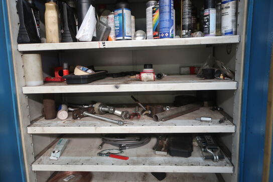 Stålskab med div. Værktøj og plejemidler