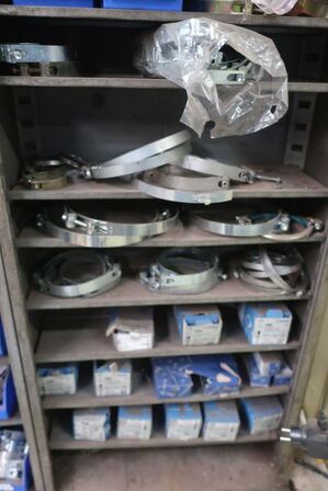 Sortimentsskab med indhold