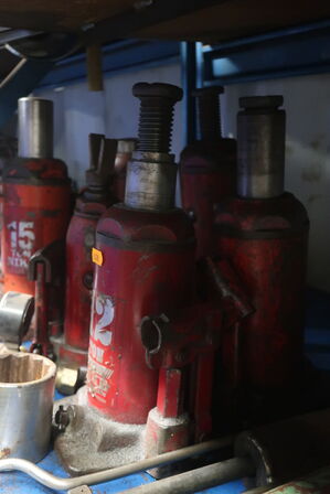 Hydraulisk håndpumpe m.m.