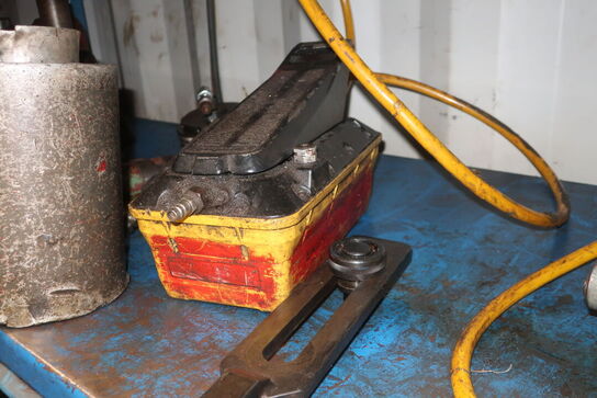 Hydraulisk håndpumpe m.m.