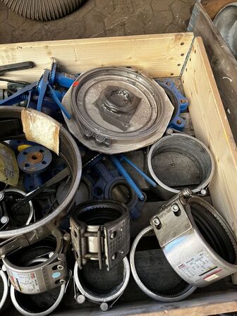 Palle med div. Varelager og reservedele