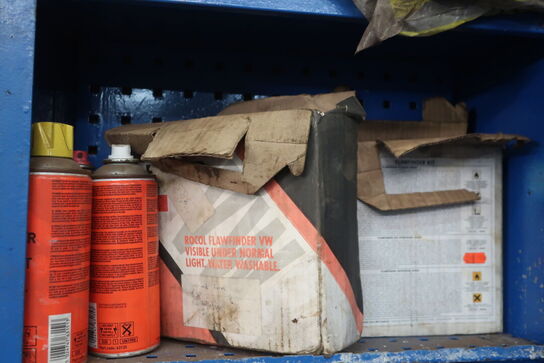 Metalskab med indhold