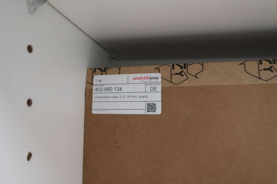 Div. Laboratorieudstyr i overskabe