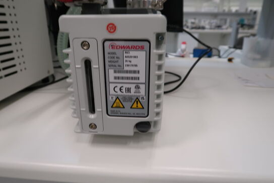 Vingevakuumpumpe EDWARDS RV3 med filter