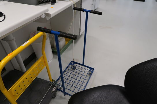 Opbevaringsvogn samt skraldespandsstativ