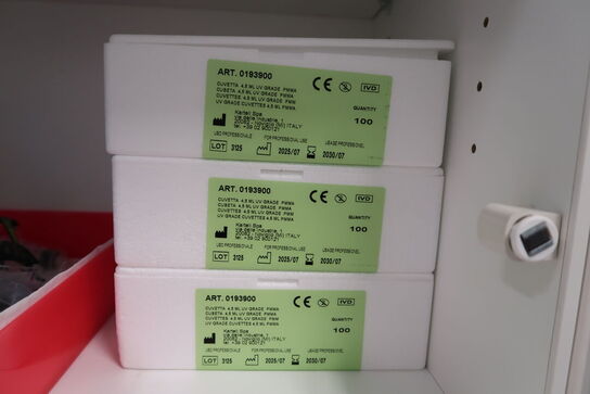 Div. Laboratorieudstyr i overskabe