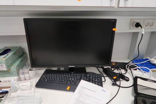 Computerskærm SAMSUNG S24E450, med dockingstation LENOVO Thunderbolt 3 Dock Gen 2