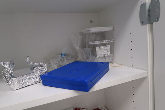 Mikroskop slides CORNING, glaskobler, plastikbægre m.m.