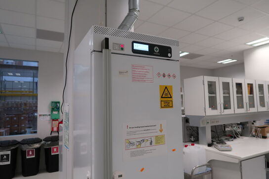 Køleskab JRV 427 Solid Door