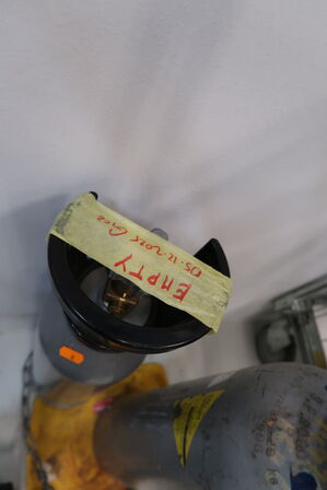 2 stk. flasker med indhold