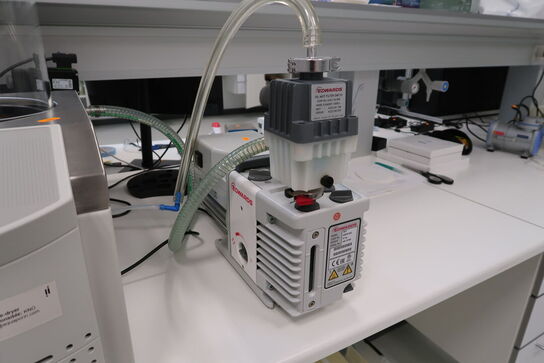 Vingevakuumpumpe EDWARDS RV3 med filter