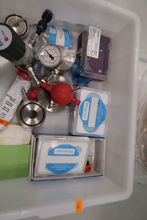 Kasse med div. Regulatorer SPECTRON EXACT m.m.