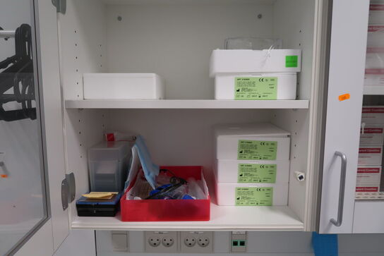 Div. Laboratorieudstyr i overskabe