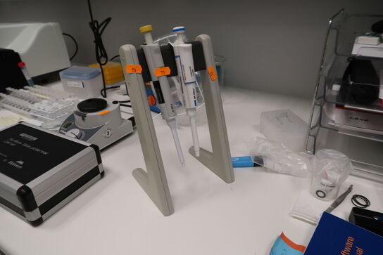 Stativ med 2 stk. pipetter THERMO SCIENTIFIC