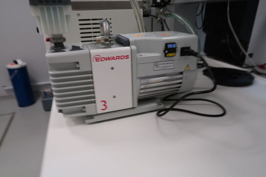 Vingevakuumpumpe EDWARDS RV3 med filter