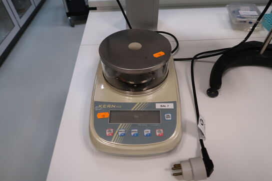 Laboratorievægt KERN PLS