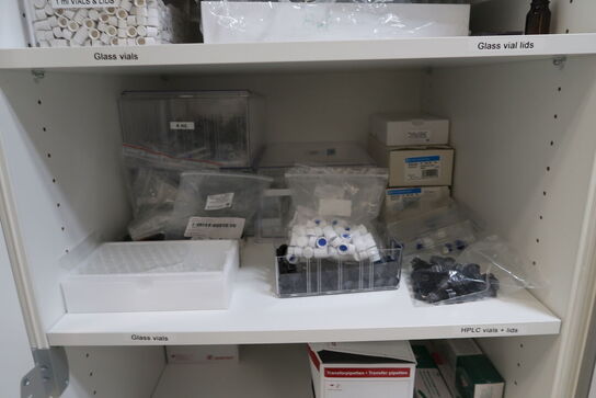Div. Pipetter, microtubes, glass vials m.m.
