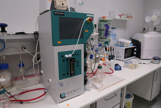 Bioreactor APPLIKON EZ-CONTROL med agitation motor APPLIKON P100E