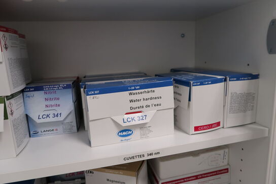 Div. Laboratorieudstyr i overskabe