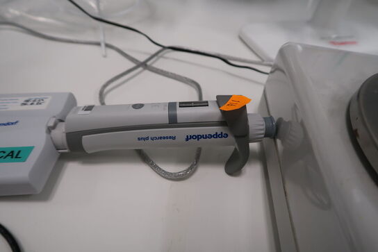 Stativ med 3 stk. pipetter THERMO SCIENTIFIC, EPPENDORF Research Plus