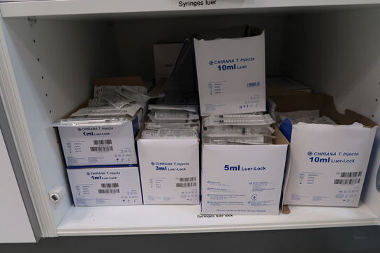 Div. Pipetter, syringes, micro plates, pcr plates m.m.