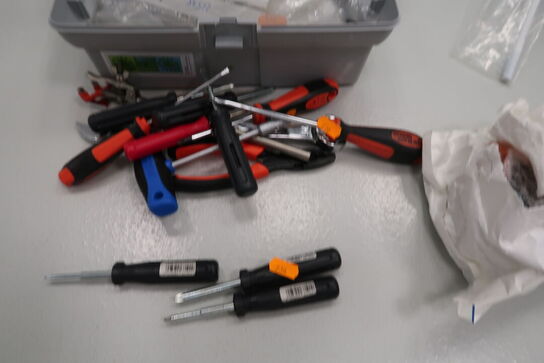 Div. Skruetrækkere samt værktøj