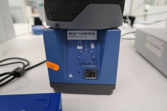 Vortex shaker IKA VORTEX GENIUS 3