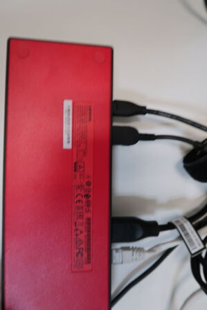 Computerskærm SAMSUNG, dockingstation LENOVO ThinkPad ThunerBolt 3 Dock Gen 2