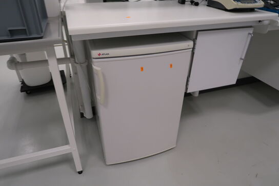 Køleskab ATLAS uden indhold