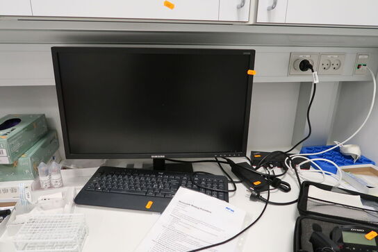 Computerskærm SAMSUNG S24E450, med dockingstation LENOVO Thunderbolt 3 Dock Gen 2