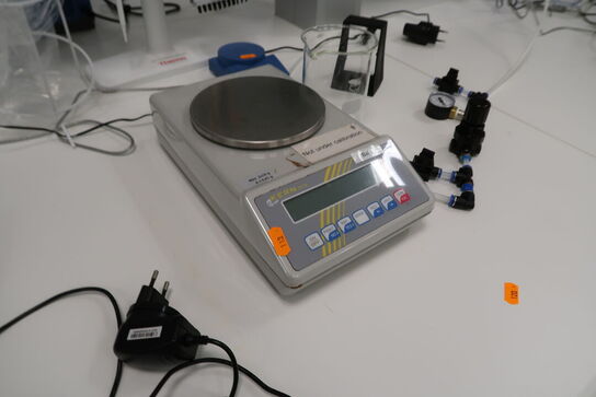 Laboratorievægt KERN 572-35