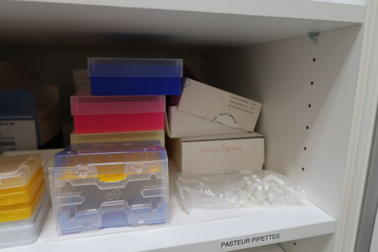 Div. Microplates, pipetter m.m.