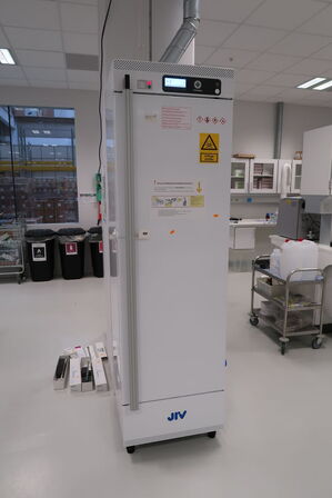 Køleskab JRV 427 Solid Door