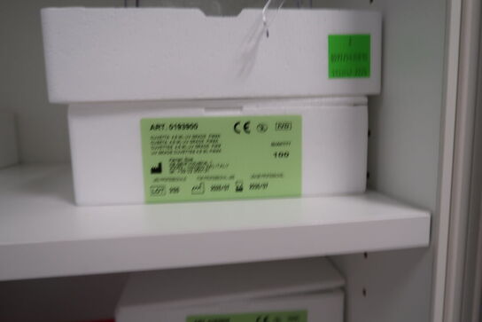 Div. Laboratorieudstyr i overskabe