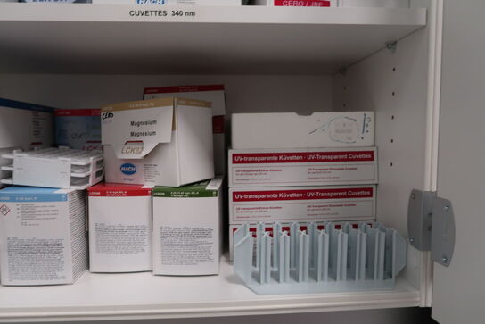 Div. Laboratorieudstyr i overskabe