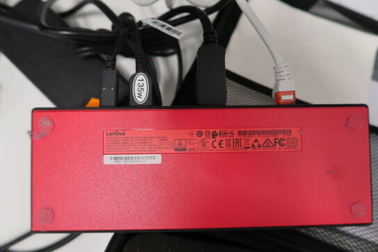 Computerskærm SAMSUNG S24E450, med dockingstation LENOVO Thunderbolt 3 Dock Gen 2