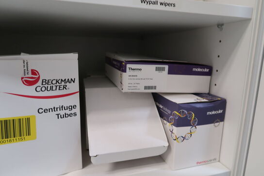 Div. Pipetter, syringes, micro plates, pcr plates m.m.