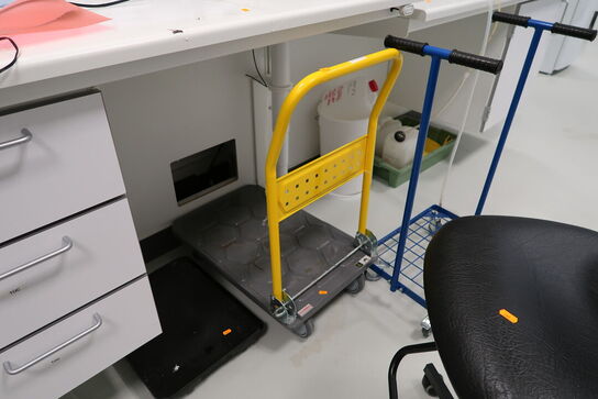 Opbevaringsvogn samt skraldespandsstativ