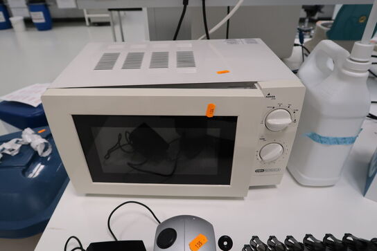 Fryseskab ELECTROLUX uden indhold samt Mikrobølgeovn OBH NORDICA