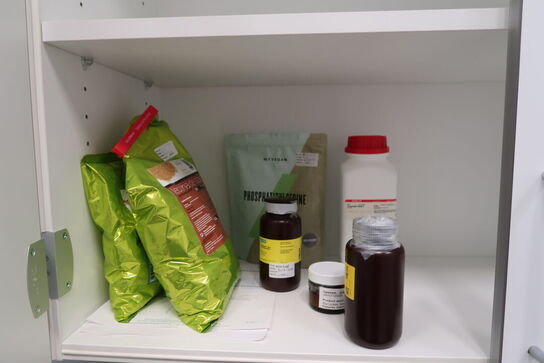 Mikroskop slides CORNING, glaskobler, plastikbægre m.m.