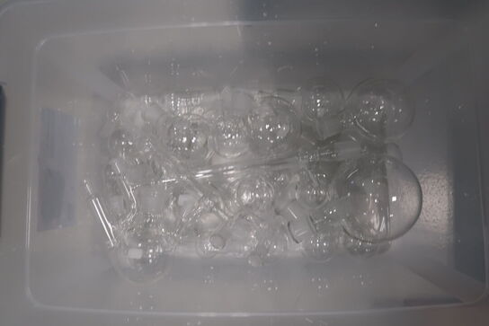 Kasse med div. Laboratorieglas